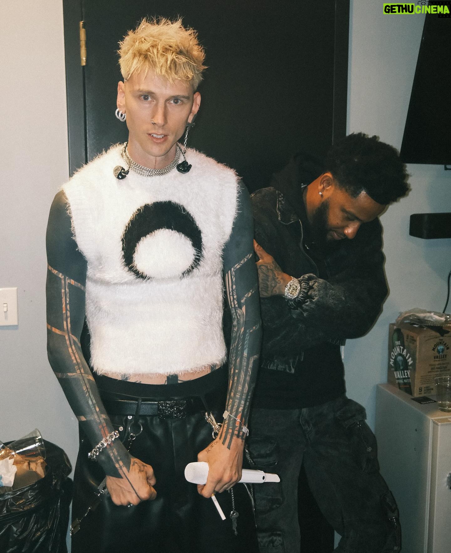 Machine Gun Kelly Instagram - genre : nyc 🗽
