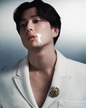 Mackenyu Instagram - New Cosmopolitan issue out today
@cosmopolitan 
@hmebookings 

Editor-in-chief: @jessica_giles 
Creative Director: @malloryroynon 
Photographer: @rubcha 
Interview: @tamarafuentes_ 
Stylist: @andzensie 
Grooming: @meron_g_meron 
Entertainment Director: @maxwelllosgar 
Visual Director: @kristingeo 
Production: @berkeleybrooks