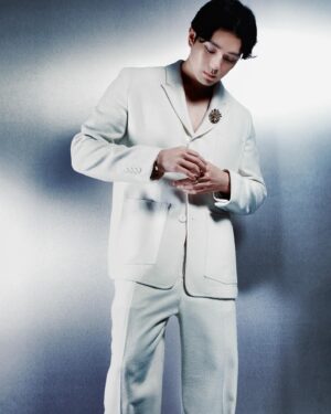 Mackenyu Instagram - New Cosmopolitan issue out today
@cosmopolitan 
@hmebookings 

Editor-in-chief: @jessica_giles 
Creative Director: @malloryroynon 
Photographer: @rubcha 
Interview: @tamarafuentes_ 
Stylist: @andzensie 
Grooming: @meron_g_meron 
Entertainment Director: @maxwelllosgar 
Visual Director: @kristingeo 
Production: @berkeleybrooks
