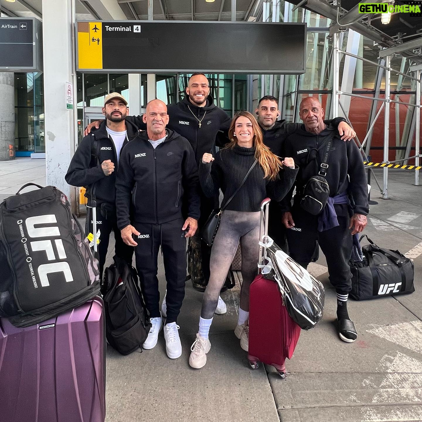 Mackenzie Dern Instagram - Team MKNZ! These guys have a lot of patience with me! Haha all believing in me and pushing me outside my comfort zone! Thanks for all the support guys! Let’s do this! #MKNZ • • Time MKNZ! Esses caras tem muita paciência comigo!! Haha e todos acreditando em mim e me colocando fora da zona de conforto, para me retornar cada vez uma atleta melhor! Obrigada por todo apoio time! Vamos com tudo! #MKNZ • • @coach.antmurataya @megatondias @atrocolimma @eduardo_lopes_fh @rogeriocamoes