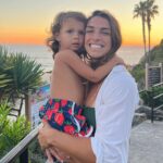 Mackenzie Dern Instagram - Cali vibes!! The best moments with my girl! There is no “Mackenzie Dern” here, just “Mom”! Haha I love it 🌴🌅🥰 • • Vibe da Califa! Os melhores moments com a minha filha! Aqui não tem “Mackenzie Dern”, aqui é simples e somente “Mamãe” Rsrs amo demais! 🌴🌅🥰