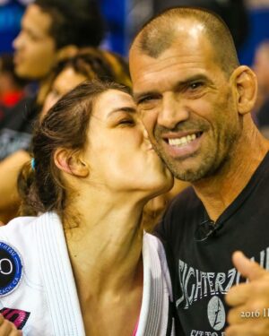 Mackenzie Dern Instagram - 🇺🇸 Happy Father’s Day Dad! Parabéns Pai! Que orgulho eu tenho de você, obrigada por me ensinar tanta coisa nessa vida, e por tudo que vc fez por mim! Te amo!