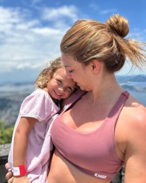 Mackenzie Dern Instagram - Rio photo dump 🇧🇷❤️
Fun moments with friends! 
Momentos irados com as amigas!