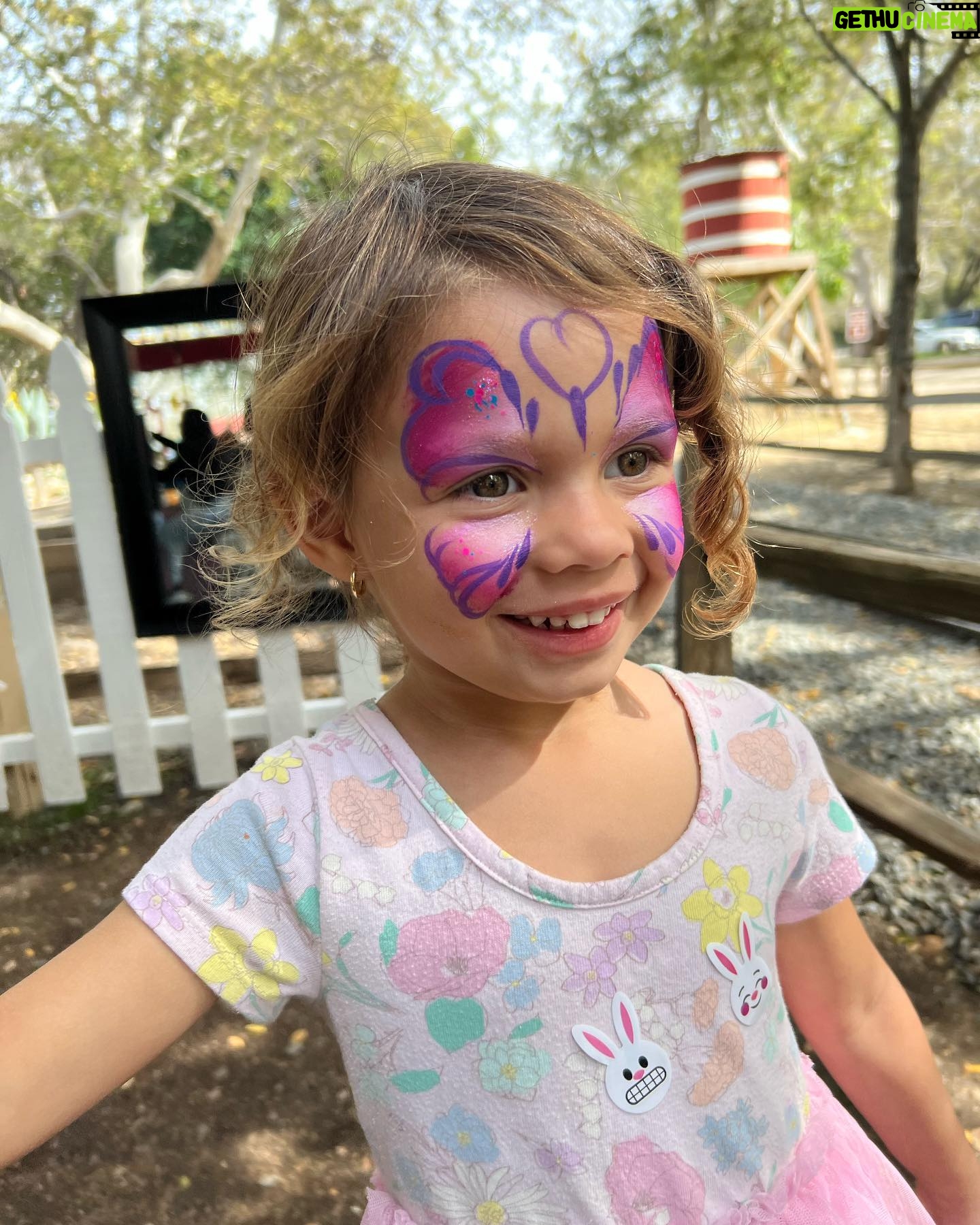 Mackenzie Dern Instagram - Happy 4th Birthday to the love of my life! Today is your day, but for sure this is my favorite day of the year! Thank you God for blessing me with such a special girl full of love, smart, strong personality, and my best friend! I wish so much love and fun moments for this year! You can always count on my baby! I love you!!!! Let’s celebrate!! • • Feliz aniversário para o Amor da minha vida! 4 anos!! Te amo demais Filha! Obrigada Deus por ter me abençoada com uma menina tão dengosa tão linda tão sapeca, inteligente, com personalidade forte e minha melhor amiga! Hoje é o seu dia, mas com certeza é o meu dia preferido do ano! Muita luz e risadas e muito amor e saúde para você Moa! Te amo minha linda!