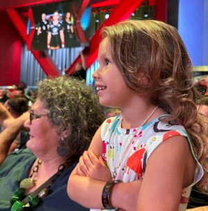 Mackenzie Dern Instagram - My biggest motivation. Seeing the smile and the glow in Moa’s eyes, when she watches me fight, is very special to me! I hope she can be proud of her Mom and I hope she always go after her dreams ❤️ 
Love you Baby
•
•

Minha maior motivação. Ver o sorriso e o brilho nos olhos da Moa, quando ela me vê lutar, é muito especial para mim! Espero que ela possa se orgulhar da sua mãe e espero que ela sempre vá atrás dos próprios sonhos dela ❤️
Te Amo Filha!