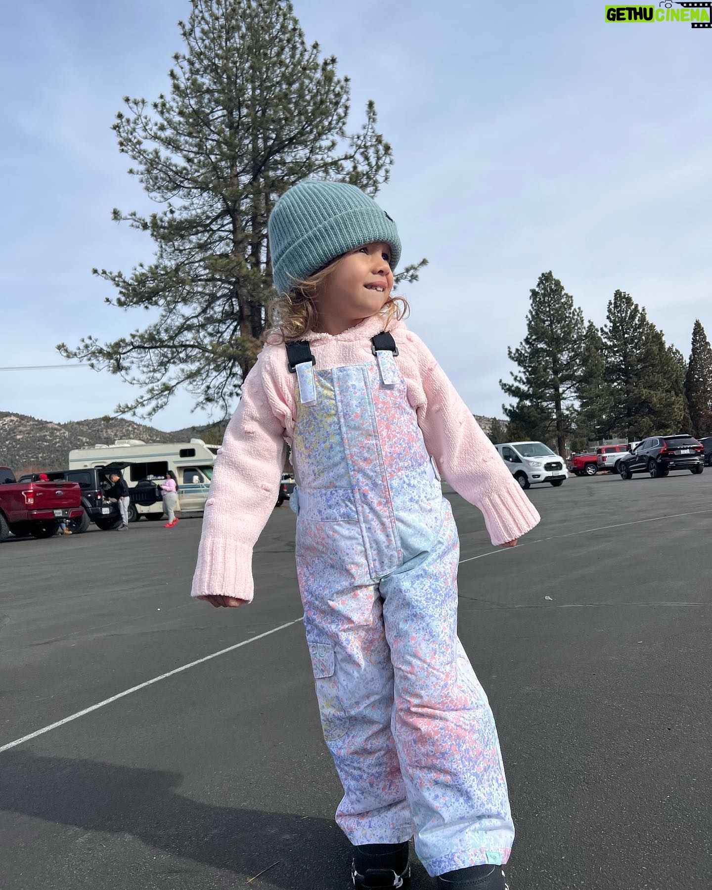Mackenzie Dern Instagram - Happy 4th Birthday to the love of my life! Today is your day, but for sure this is my favorite day of the year! Thank you God for blessing me with such a special girl full of love, smart, strong personality, and my best friend! I wish so much love and fun moments for this year! You can always count on my baby! I love you!!!! Let’s celebrate!! • • Feliz aniversário para o Amor da minha vida! 4 anos!! Te amo demais Filha! Obrigada Deus por ter me abençoada com uma menina tão dengosa tão linda tão sapeca, inteligente, com personalidade forte e minha melhor amiga! Hoje é o seu dia, mas com certeza é o meu dia preferido do ano! Muita luz e risadas e muito amor e saúde para você Moa! Te amo minha linda!