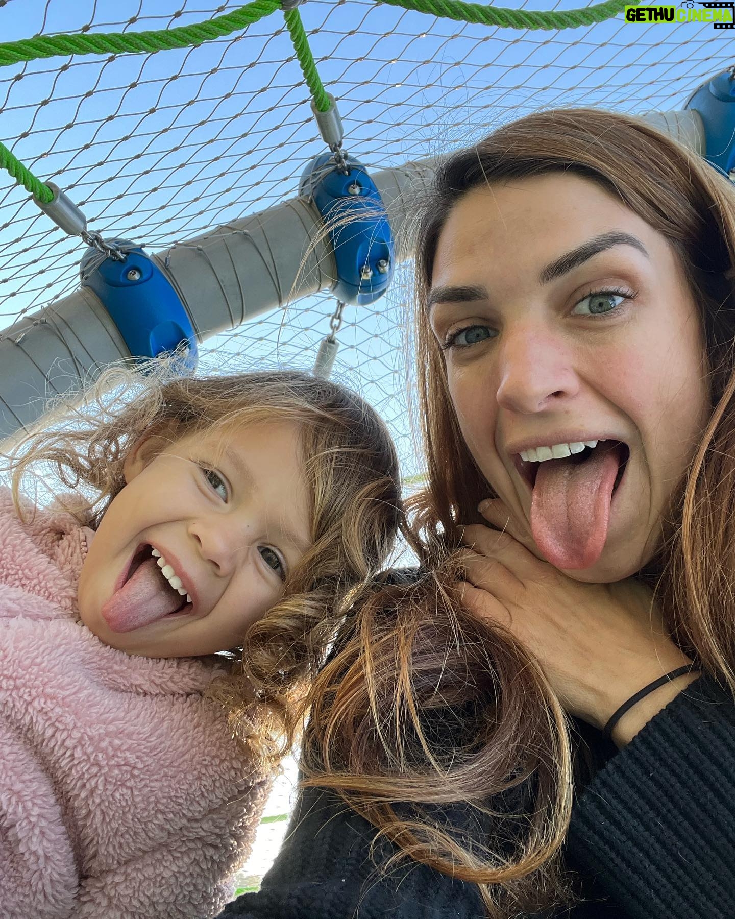 Mackenzie Dern Instagram - Happy 4th Birthday to the love of my life! Today is your day, but for sure this is my favorite day of the year! Thank you God for blessing me with such a special girl full of love, smart, strong personality, and my best friend! I wish so much love and fun moments for this year! You can always count on my baby! I love you!!!! Let’s celebrate!! • • Feliz aniversário para o Amor da minha vida! 4 anos!! Te amo demais Filha! Obrigada Deus por ter me abençoada com uma menina tão dengosa tão linda tão sapeca, inteligente, com personalidade forte e minha melhor amiga! Hoje é o seu dia, mas com certeza é o meu dia preferido do ano! Muita luz e risadas e muito amor e saúde para você Moa! Te amo minha linda!