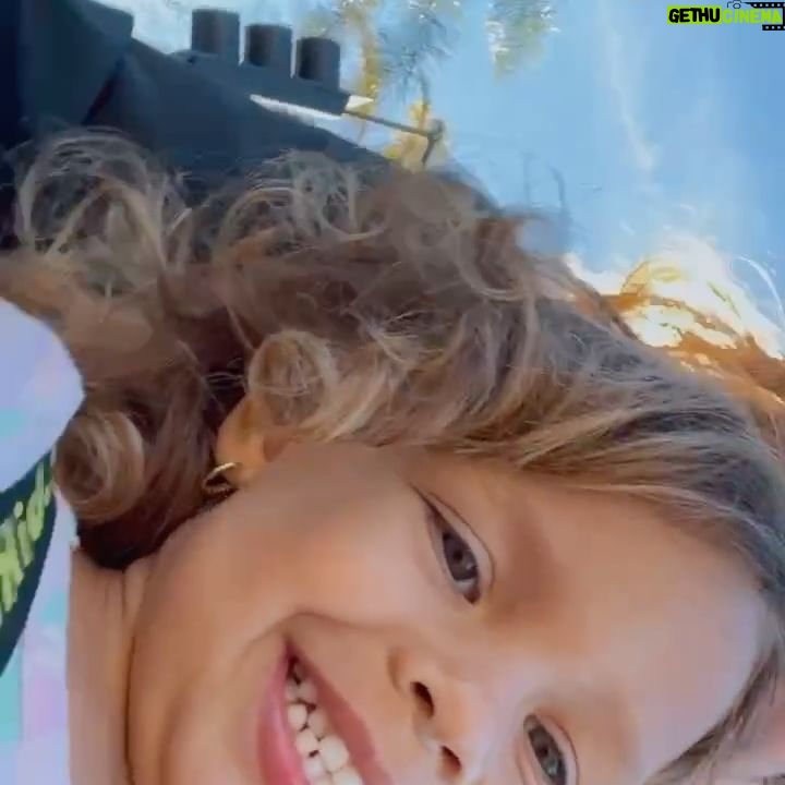 Mackenzie Dern Instagram - Happy 4th Birthday to the love of my life! Today is your day, but for sure this is my favorite day of the year! Thank you God for blessing me with such a special girl full of love, smart, strong personality, and my best friend! I wish so much love and fun moments for this year! You can always count on my baby! I love you!!!! Let’s celebrate!! • • Feliz aniversário para o Amor da minha vida! 4 anos!! Te amo demais Filha! Obrigada Deus por ter me abençoada com uma menina tão dengosa tão linda tão sapeca, inteligente, com personalidade forte e minha melhor amiga! Hoje é o seu dia, mas com certeza é o meu dia preferido do ano! Muita luz e risadas e muito amor e saúde para você Moa! Te amo minha linda!