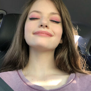 Mackenzie Foy Instagram - Feeling fancy after @georgieeisdell did my makeup💜