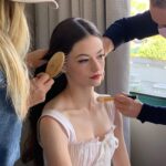 Mackenzie Foy Instagram - Getting ready with the ladies✨@georgieeisdell @bridgetbragerhair @jillandjordan @donnagregory @voguemagazine