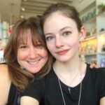 Mackenzie Foy Instagram - Lunch with the Queen!!!!!☺️👸