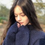 Mackenzie Foy Instagram - Sweater weather 🙃☺️