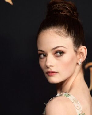 Mackenzie Foy Instagram - Last night was just absolutely wonderful at the @disneysnutcracker world premier! Thank you so much to my wonderful team for everything that you do! And yes @bridgetbragerhair is so amazing that she stood on the toilet to braid my hair😊