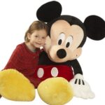 Mackenzie Foy Instagram - Mickey Mouse and little me 😊