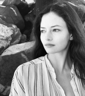 Mackenzie Foy Instagram - Challenge accepted✨💜 
@georgieeisdell 🥰 
#womensupportingwomen