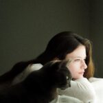 Mackenzie Foy Instagram - Looking out the window with Kida