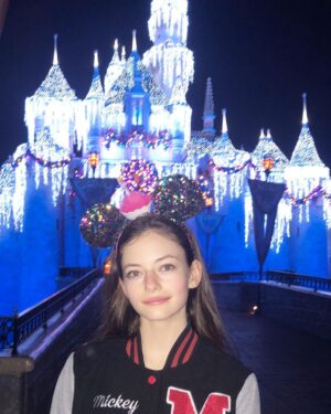 Mackenzie Foy Instagram - Celebrating my 18th birthday at Disneyland! ✨
Thank so much to everyone for the birthday wishes yesterday! 💜