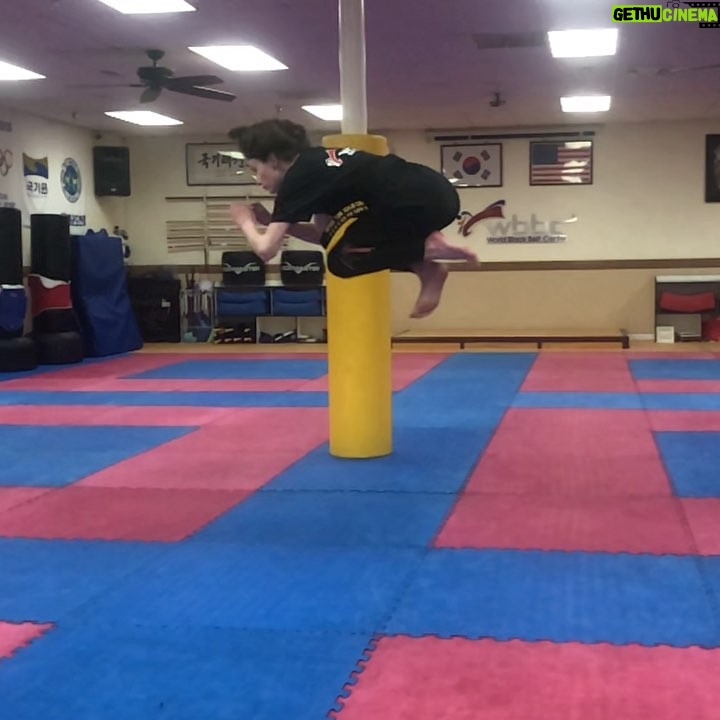 Mackenzie Foy Instagram - Working on my hapkido falling🙃