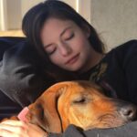 Mackenzie Foy Instagram - Fire cuddles 🥰