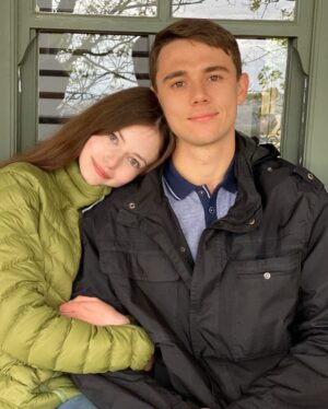 Mackenzie Foy Instagram - Hiding from the rain with this one 💕 @calamlynch 📸 @fern_deacon 😜
#blackbeautymovie