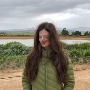 Mackenzie Foy Instagram - Just a girl confused by the wind