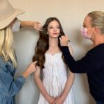Mackenzie Foy Instagram - Getting ready with the ladies✨@georgieeisdell @bridgetbragerhair @jillandjordan @donnagregory @voguemagazine