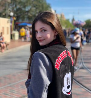 Mackenzie Foy Instagram - 😊