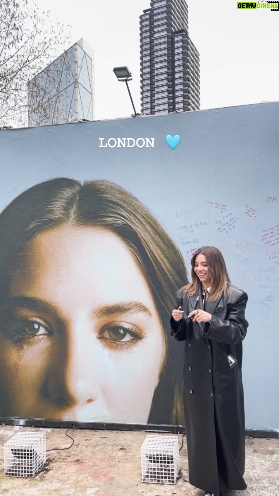 Mackenzie Ziegler Instagram - thank you for being brutally honest with me london 🇬🇧 🩵