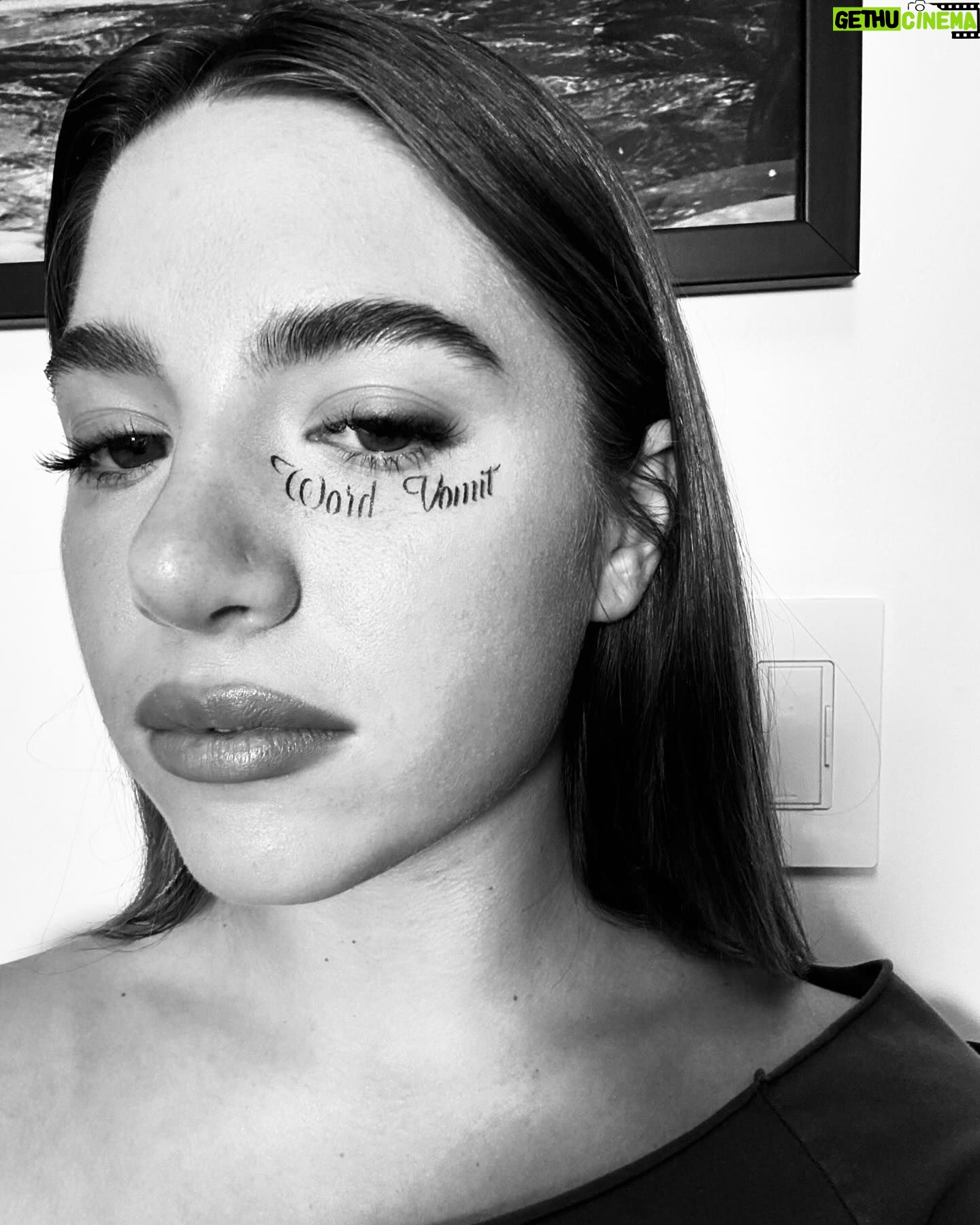 Mackenzie Ziegler Instagram - word vomit is out 💓💓 this song means the world to me. thank you @pariscarney and @bylenii for helping me share my heart to everyone. and my amazingggg creative directors @directedbymom and everyone else involved🤍 go streammmm !!!!