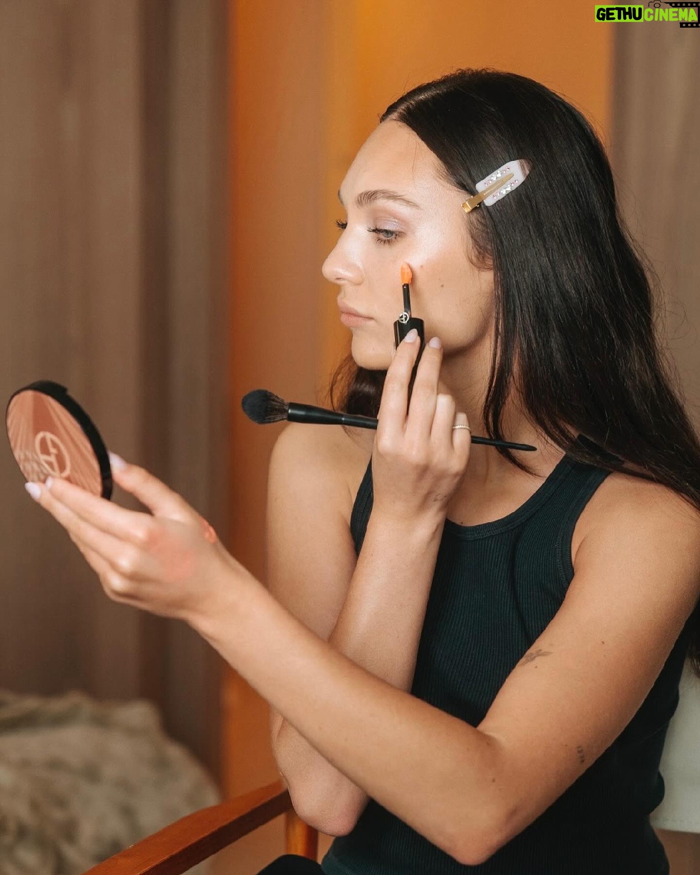 Maddie Ziegler Instagram - my go to blush shade for summer 🍊@armanibeauty cheek tint in rosy peach #armanibeautypartner