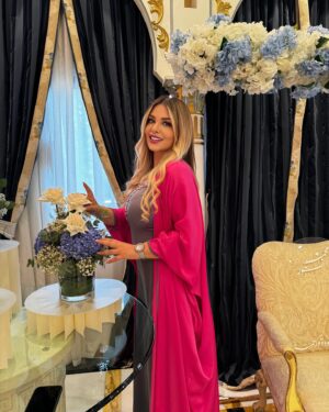 Madeleine Matar Instagram - بداية أسبوع جديدة، فرصة جديدة لتحقيق الأهداف! كيف كان يوم الاثنين يا حلوين؟ 💖 
#MadeleineMatar 
#مادلين_مطر