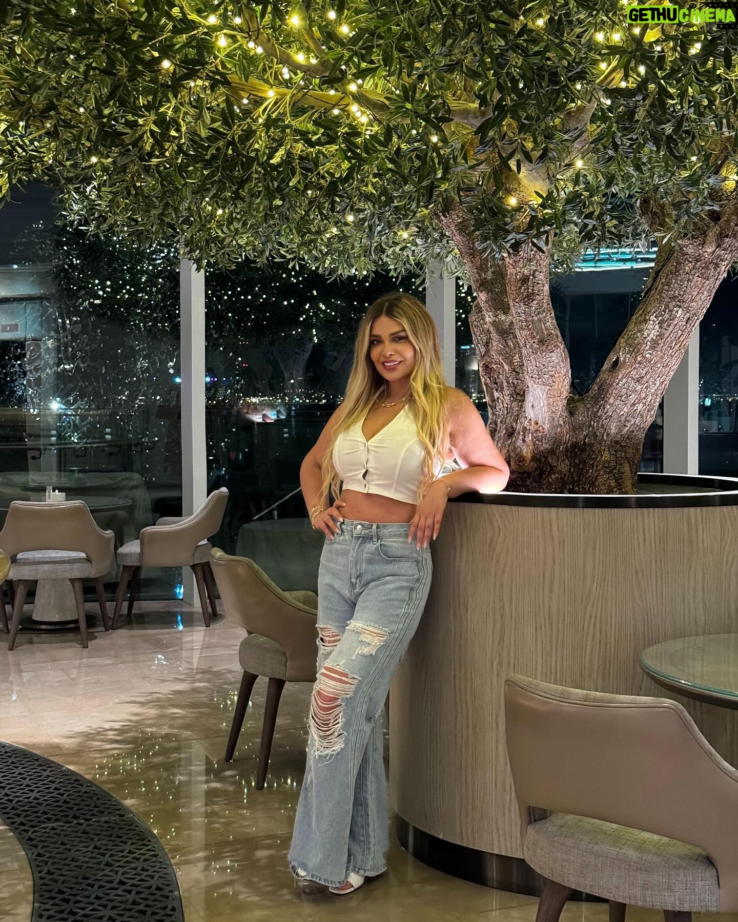 Madeleine Matar - 3 Likes - Happy Weekend Lovers ❤️
شو مشاريعكن؟
-
#GirlyClass #MadeleineMatar #مادلين_مطر #GirlyGlam #ClassyChic #EleganceDefined #FemininePower #CharmAndGrace #SophisticatedStyle