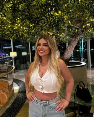 Madeleine Matar Instagram - Happy Weekend Lovers ❤️ 
شو مشاريعكن؟
-
 #GirlyClass #MadeleineMatar #مادلين_مطر #GirlyGlam #ClassyChic #EleganceDefined #FemininePower #CharmAndGrace #SophisticatedStyle