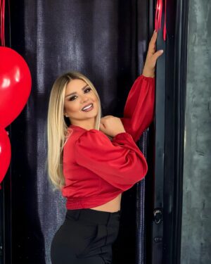 Madeleine Matar Instagram - Happy weekend, lovers! May it be filled with joy and unforgettable moments ❤️ 🎈 
#MadeleineMatar
#مادلين_مطر 
#HappyWeekend