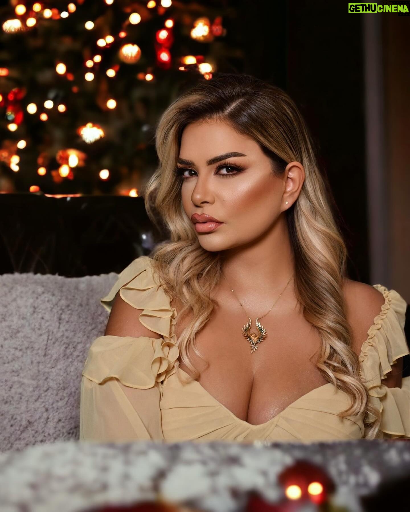Madeleine Matar Instagram - Counting down the days – just one month until Christmas magic unfolds! 🎄✨ #CountdownToChristmas #MadeleineMatar #مادلين_مطر Dressed by @sheikhastyleboutique @dressroom.qa Hair by @manal_majdlani Makeup by DeemaAl khoury