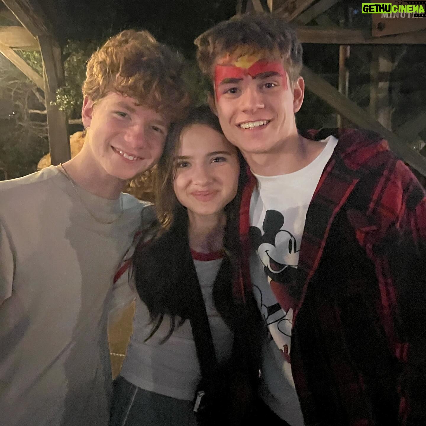Madeleine McGraw Instagram - Disney #photodump 2 Love my friends so much! #grateful every day for these people in my life!! ♥️♥️♥️