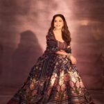 Madhuri Dixit Instagram – Eyes that tell a thousand stories ❤️

#monday #mondaymotivation #photoshoot #photooftheday #dancedeewane