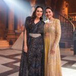 Madhuri Dixit Instagram – Such a special weekend with my absolute favourite MD ji and the super suave Sunil Anna 💃🏻🕺🏻🎉💙✨ Let’s Chak Dhoom Dhoom ! 

Here’s to making more memorable moments together 🤗

#DanceDewane @colorstv