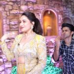 Madhuri Dixit Instagram – Rukhi Sukhi Roti 😆💃🏻🎶 

#friday #friyay #dancereels #trendingreels #explore #fyp #reels #reelsinstagram #trendingdancereels
