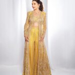 Madhuri Dixit Instagram – Bringing my own ray of sunshine ☀️🌷 

#monday #mondaymood #dancedeewane #photooftheday #photoshoot