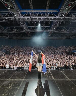 Madison Beer Instagram - paris must’ve turned the eiffel tower off bc we were having too much fun (≧◡≦)