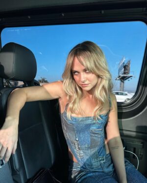 Madison Iseman Instagram - a lil appreciation for the glam, @lorencanbymakeup & @rena.calhoun & @colorbymattrez & @adamcampbellhair ✨🪩🤍☀️🐈🪐🚀