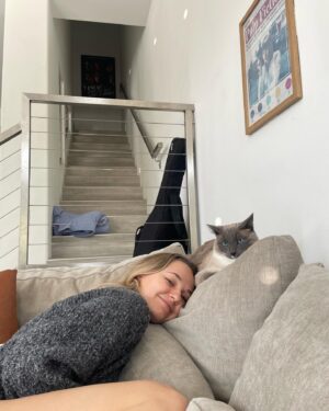 Madison Iseman Instagram - bye bye Montréal ✨ thanks for the mems ☀️ also yes I carry koa everywhere with me 🗡️