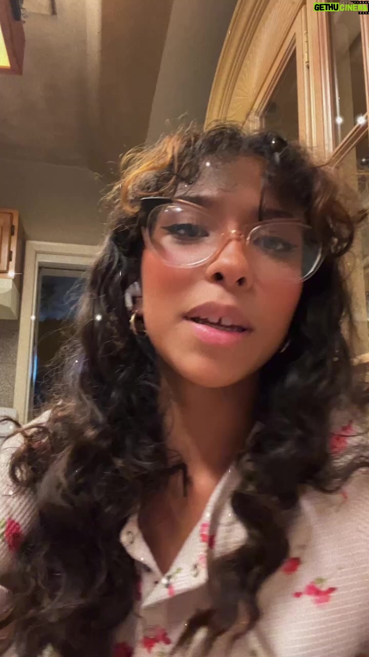 Madison Reyes Instagram - Go an make your tik toks now for the reading film fest challenge and get your tickets to see me perform!!!
