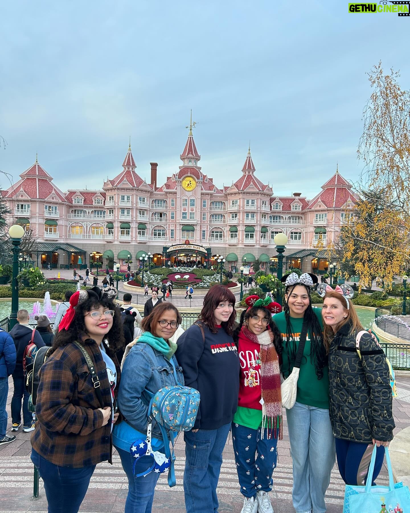 Madison Reyes Instagram - Be prepared to see a bunch of DisneyLand Park photos haha I get most of my happiness in life from making these people happy and creating moments with these humans who love and know me the most !!! 🥹🥹 like aunt Shelly said “you have a beautiful family” #disneylandparkparis