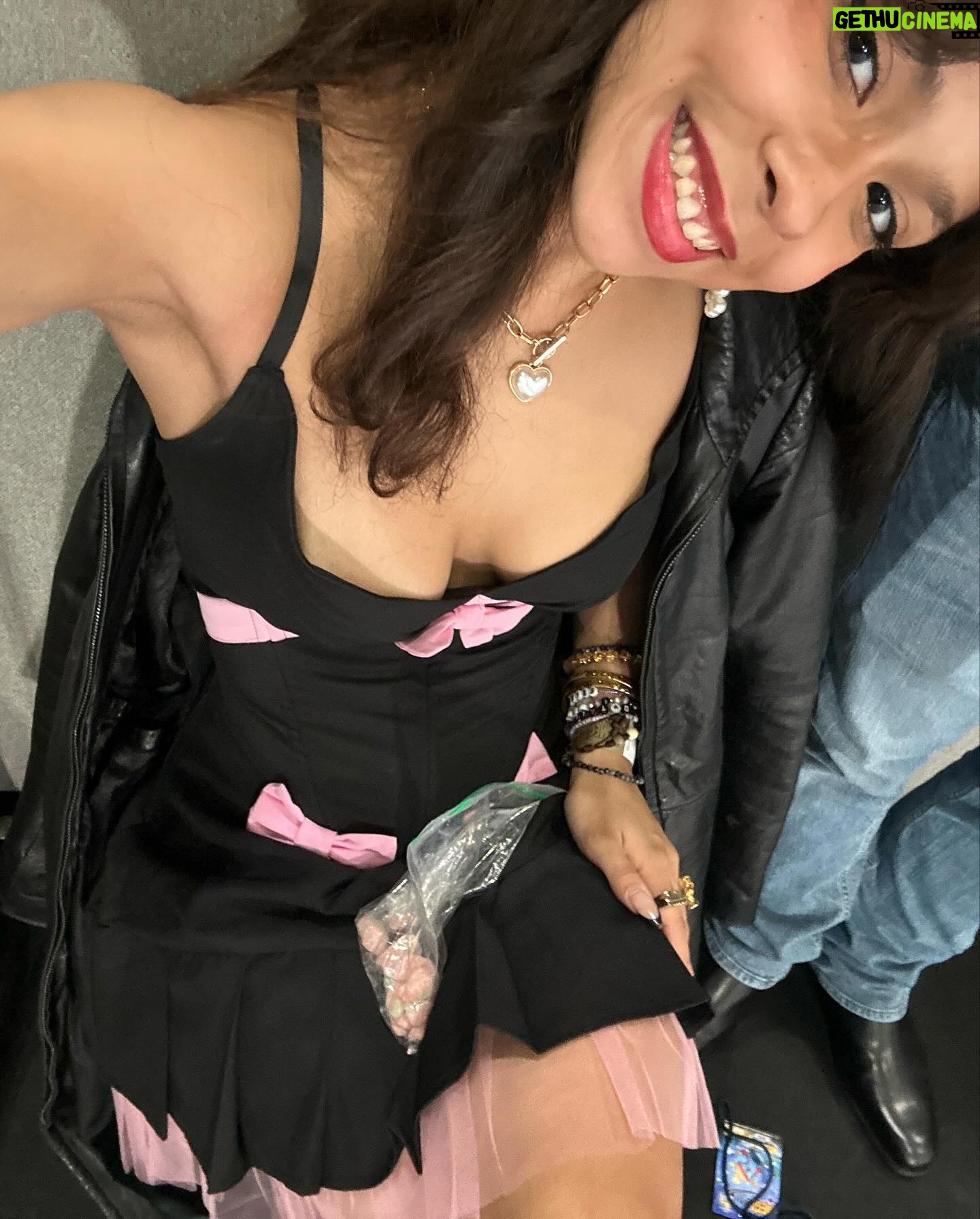 Madison Reyes Instagram - Day 1 in London dump 🤪I’m confused by a lot of stuff out here 😚