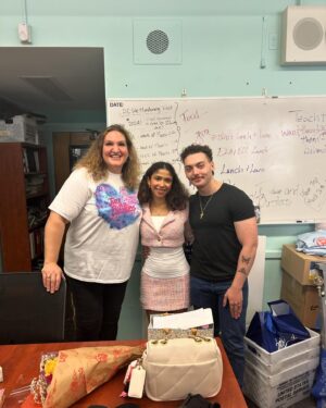 Madison Reyes Instagram - A little throw back to 2 weeks ago, got to go to my aunts middle school in New York that she teaches at and do a q and an along with a little performance of te amo! I was also able to reconnect with my godmother and had a lovely time at red lobsters 🤩🤩
The day really brought me a lot of joy the students were so fun to talk to and so excited about me being there such a big full circle event for me ! Thank you everyone I met there for being so kind and sharing your love for me and the show!