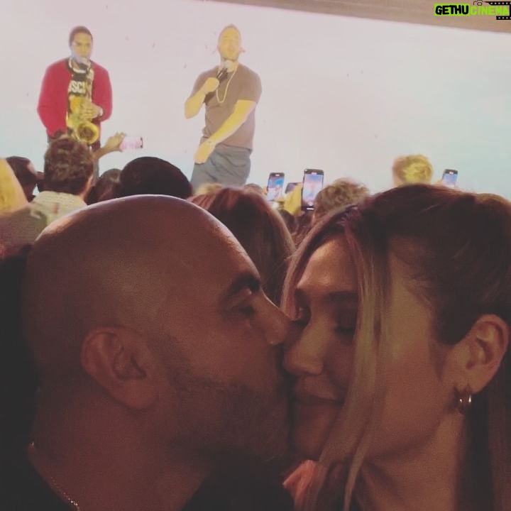 Madisson Hausburg Instagram - I hardly everrrrr go out or even put make up on, but here’s some proof that I’m not an emotional wreck 24/7…only 23/7 🤪🫠 PS seeing @mikeposner up close and personal was an incredible experience. I have connected with him and his music since I was 16. But recently, the way he has shaped my mindset through grief is indescribable. #keepgoing