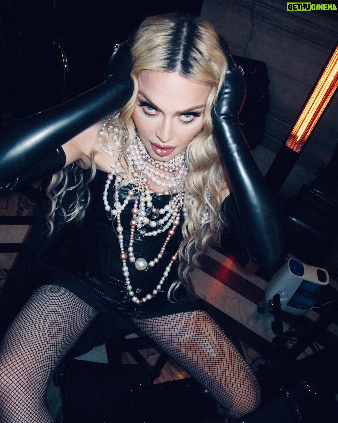 Madonna Instagram - Safada is coming to Rio 🇧🇷💛🇧🇷💛