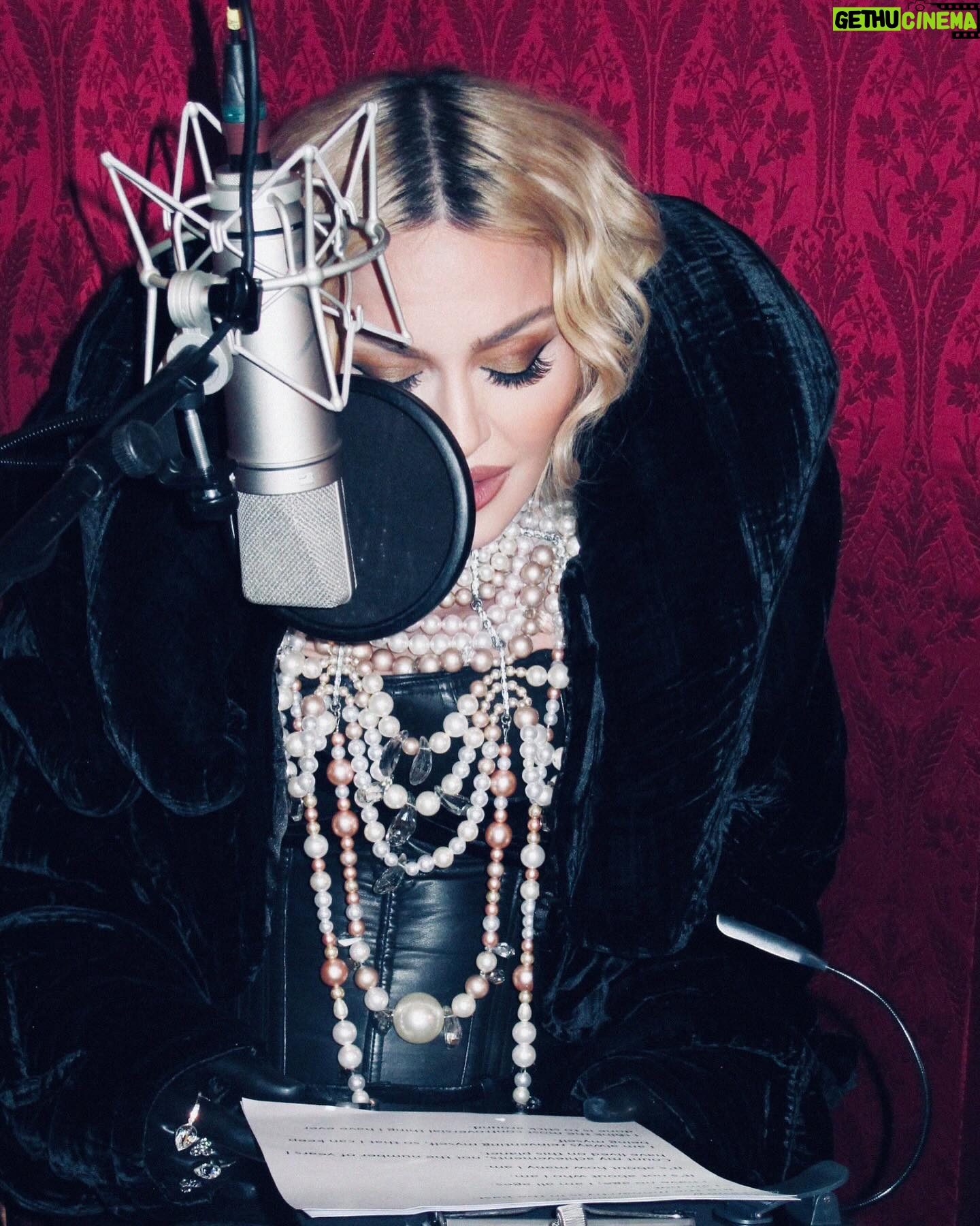 Madonna Instagram - Safada is coming to Rio 🇧🇷💛🇧🇷💛